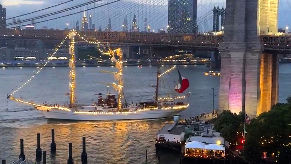&lsquo;A Mexican navy training ship hits the Brooklyn Bridge.&rsquo;