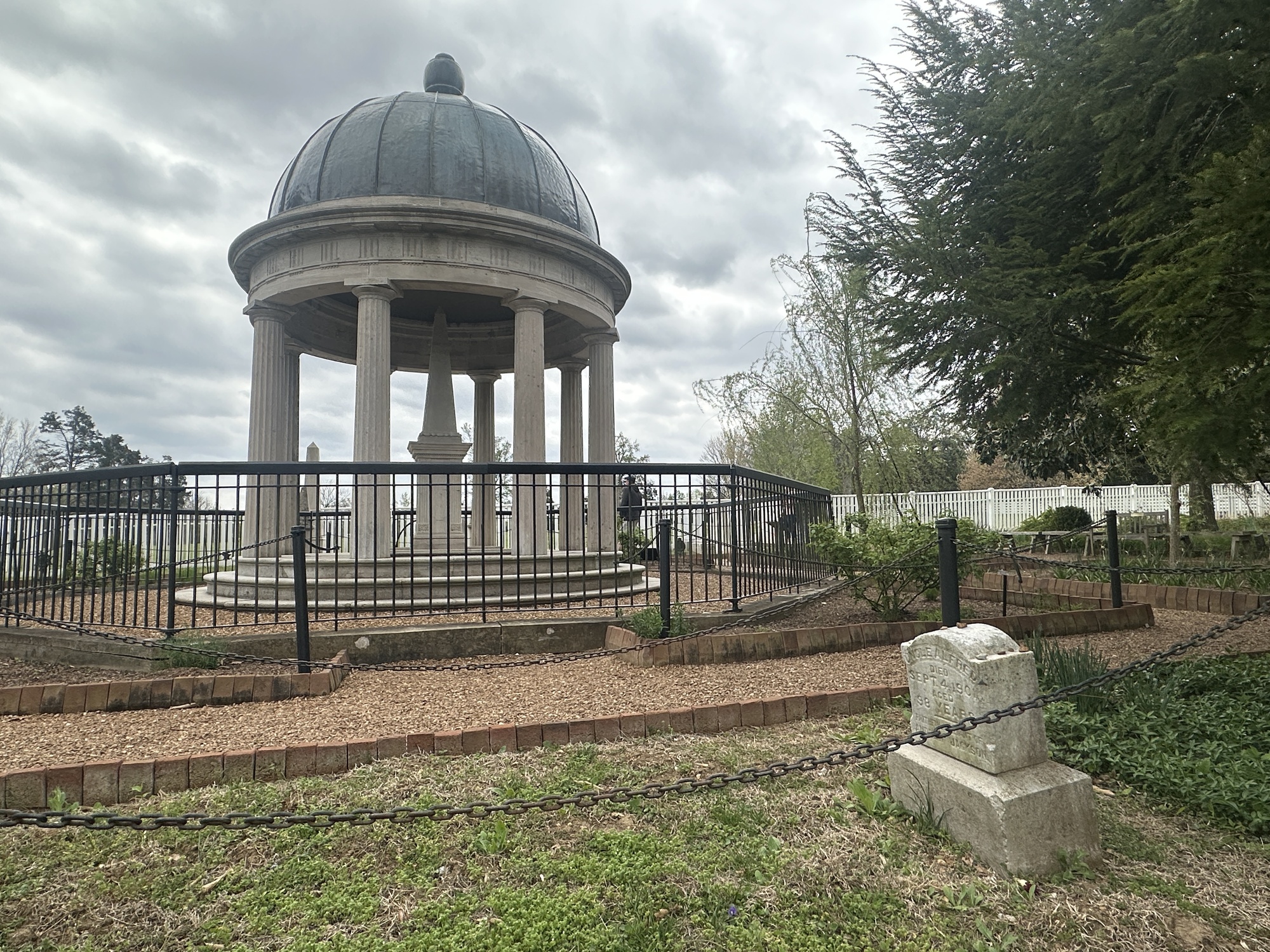 Jackson&rsquo;s tomb and Alfred&rsquo;s grave