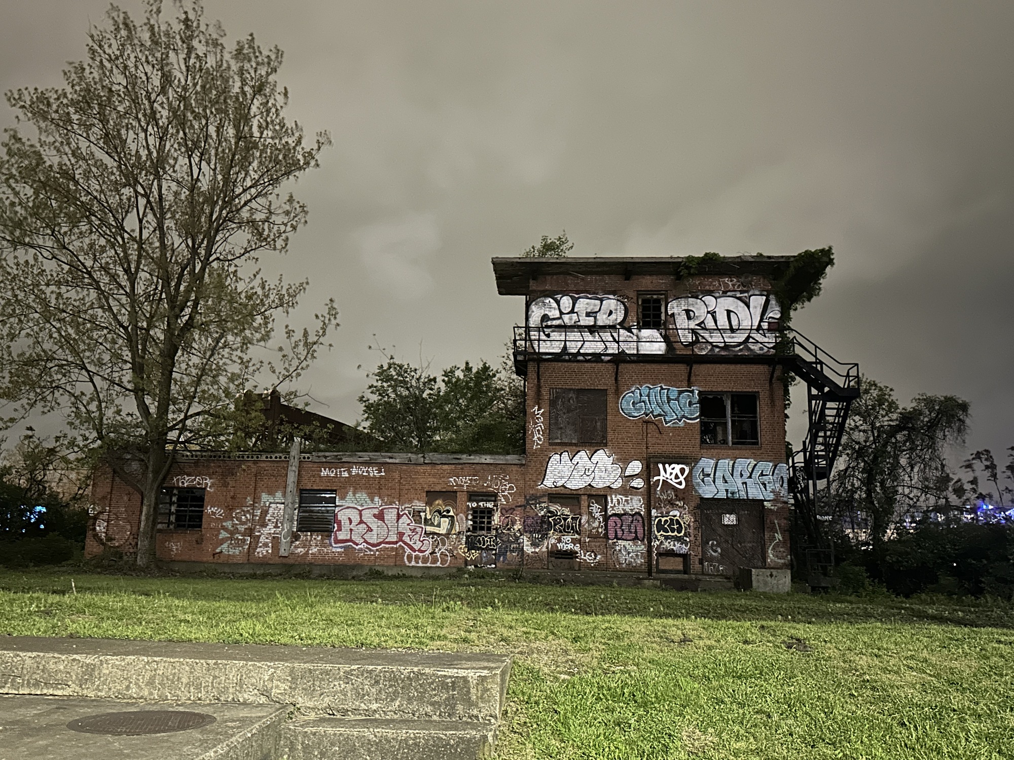 Building with graffiti on it