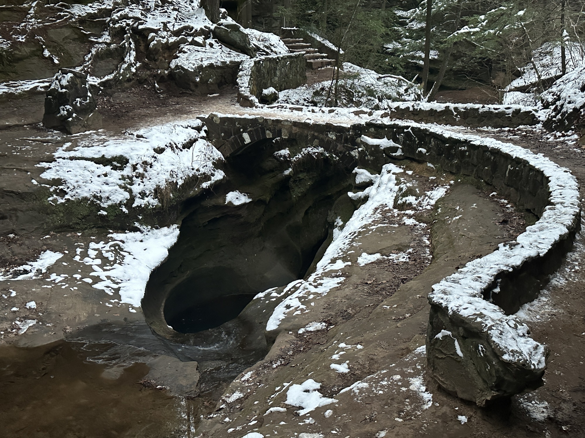 Swirl hole
